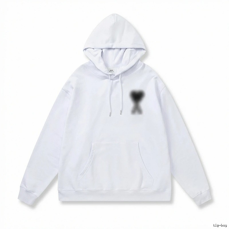 AMI's simple and stylish hoodie with a loving touch.