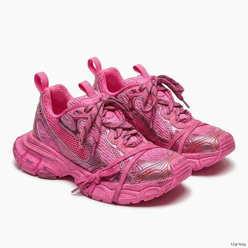Balenciaga's dad-style pink shoes