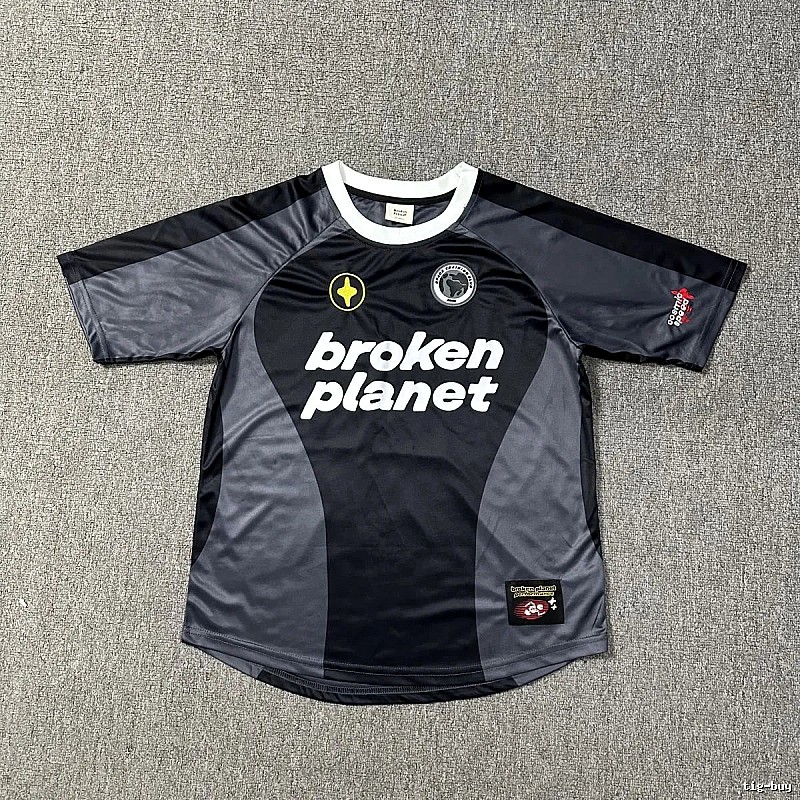 Broken Planet Statement Graphic T-shirt White Cotton Bold for Easy Pairing
