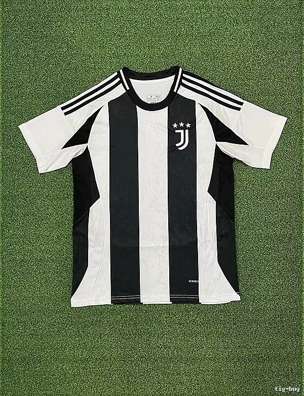 Real Madrid Daily Home soccer jersey White Real Madrid with Visual Detail