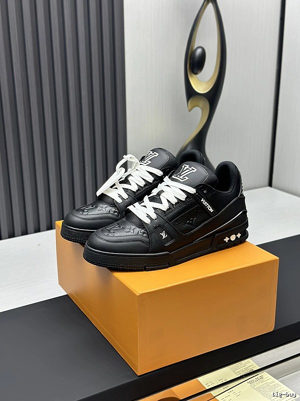 Louis Vuitton Black Black Low-top Sneaker for Casual Outfits