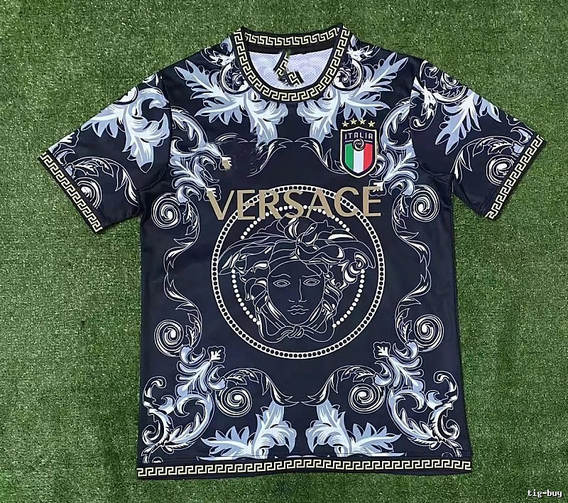 Real Madrid Black Dragon Soccer Jersey Airport Outfit
