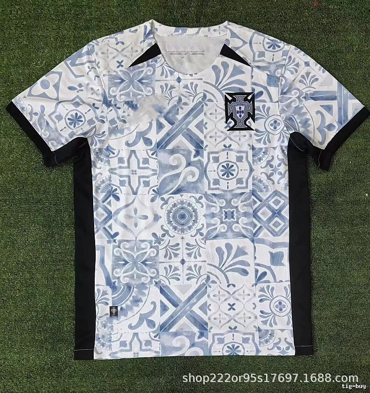 Real Madrid Easy Athletic Layer Dragon Soccer Jersey Soft Neutral