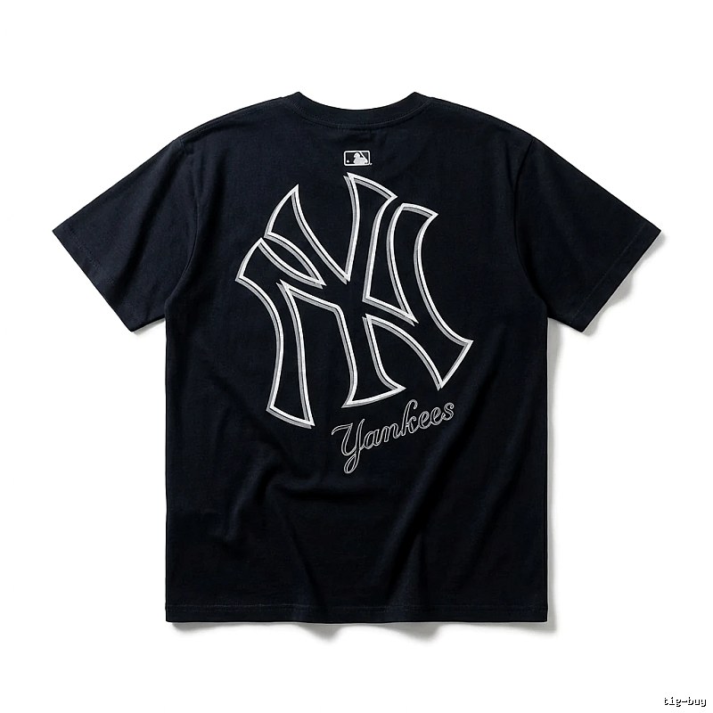 Simple-style black T-shirt of the MLB Yankees