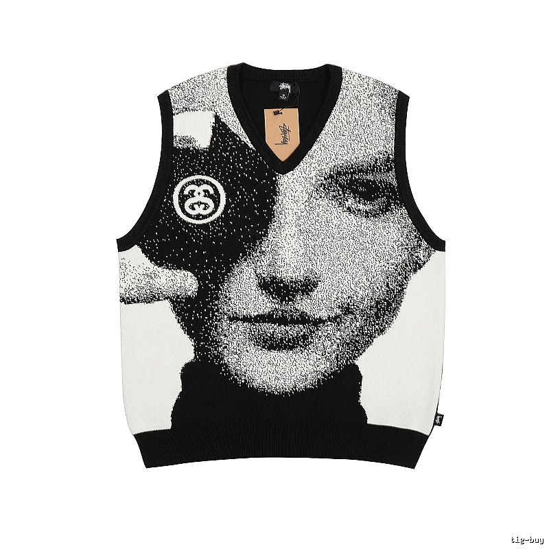 Stussy Black Swirl Graphic SweatShirt City Outfit