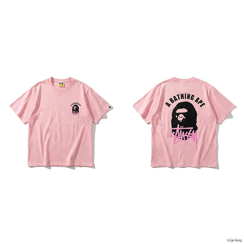 The classic pink trendy T-shirt of Bape.