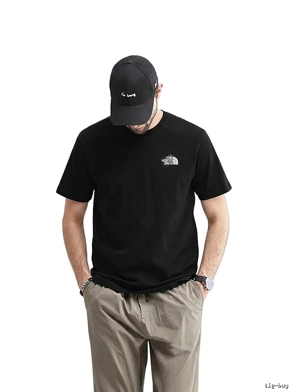 The North Face simple style black T-shirt
